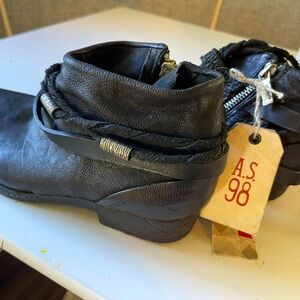 Anthropologie AS 98 distressed BoHo leather side zip booties
